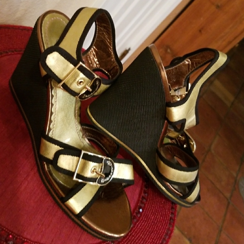 Bettsyville golden /black Wedge! NWOT